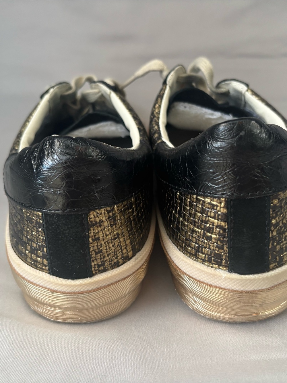Dolce Vita Black and Gold Woven Low-Top Sneakers Size 9.5 - Picture 4 of 9